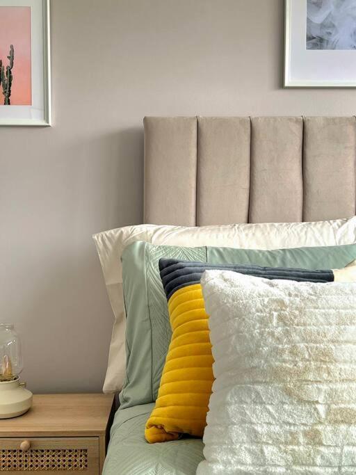 Quirky, Family Home In Glasgow Cardonald 외부 사진