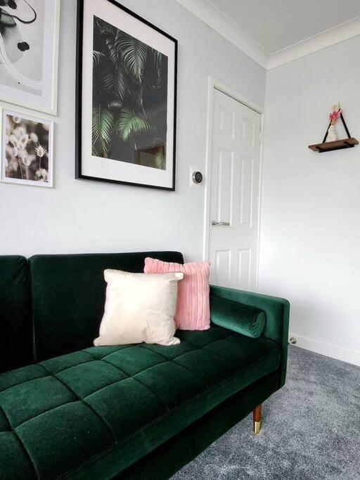 Quirky, Family Home In Glasgow Cardonald 외부 사진