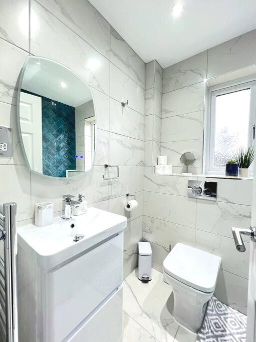 Quirky, Family Home In Glasgow Cardonald 외부 사진