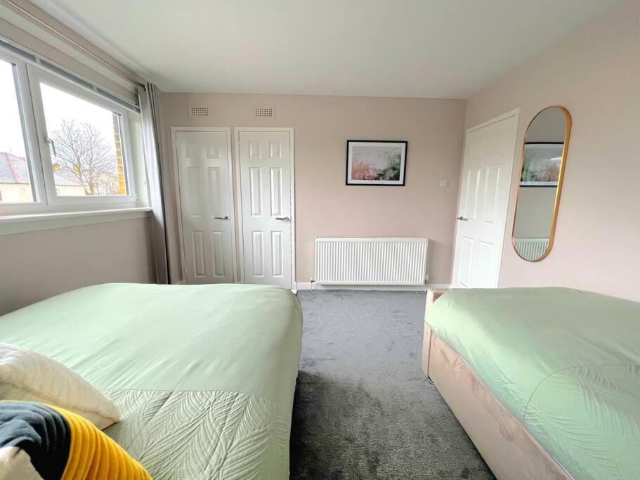 Quirky, Family Home In Glasgow Cardonald 외부 사진