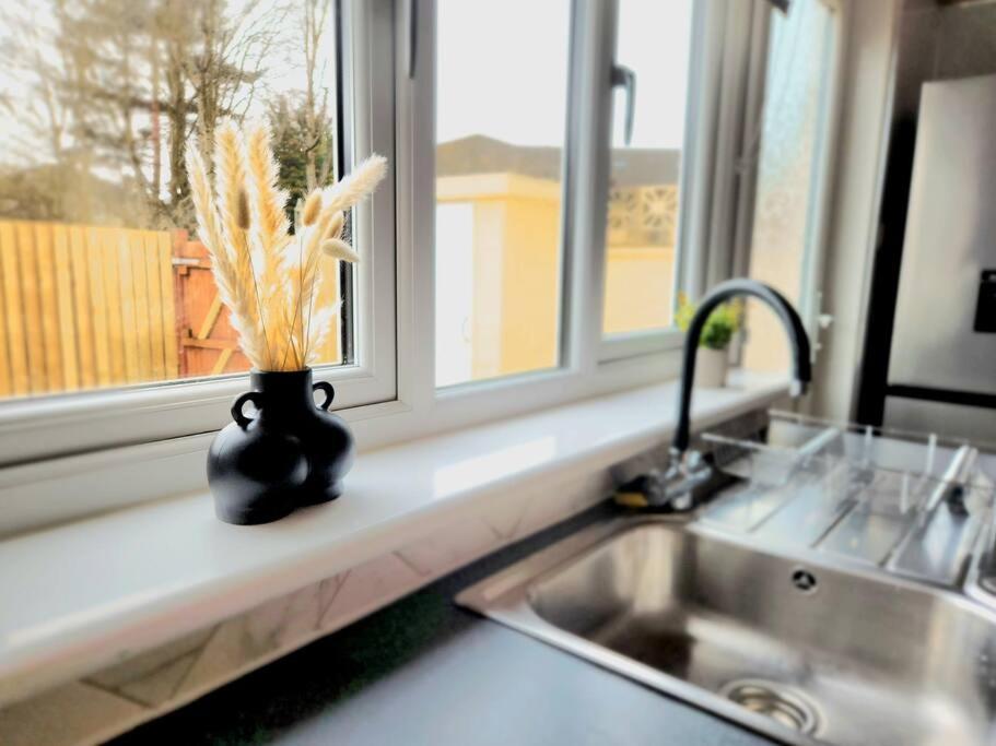 Quirky, Family Home In Glasgow Cardonald 외부 사진