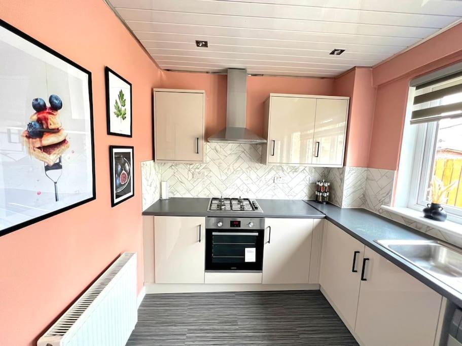 Quirky, Family Home In Glasgow Cardonald 외부 사진