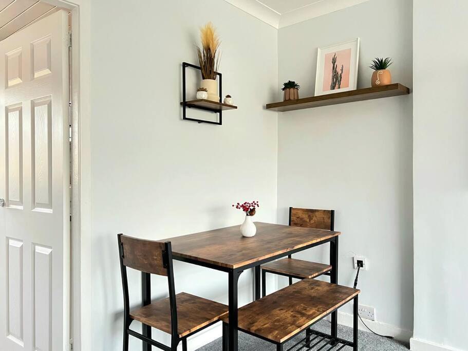 Quirky, Family Home In Glasgow Cardonald 외부 사진