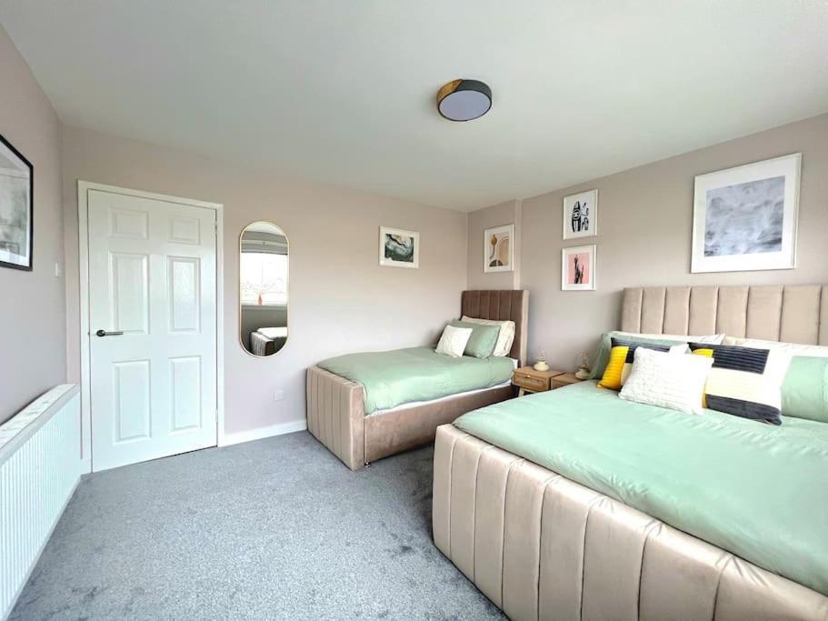 Quirky, Family Home In Glasgow Cardonald 외부 사진