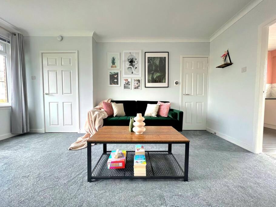 Quirky, Family Home In Glasgow Cardonald 외부 사진