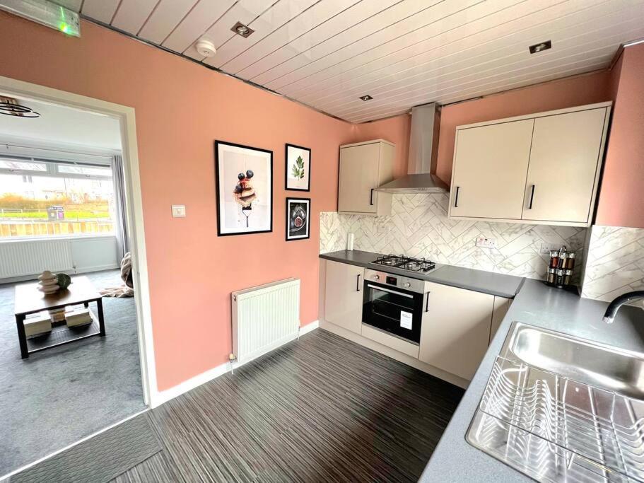 Quirky, Family Home In Glasgow Cardonald 외부 사진