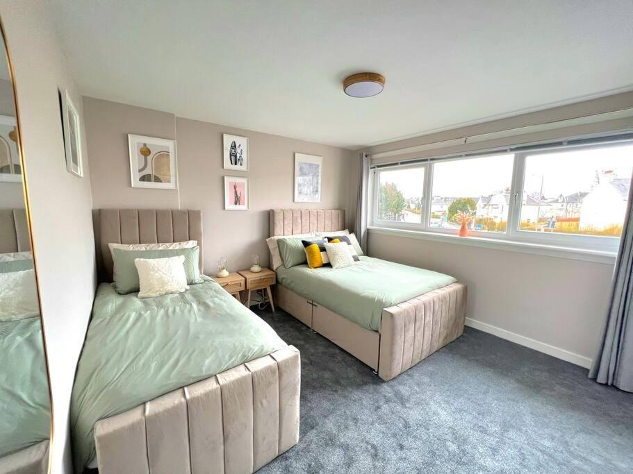 Quirky, Family Home In Glasgow Cardonald 외부 사진