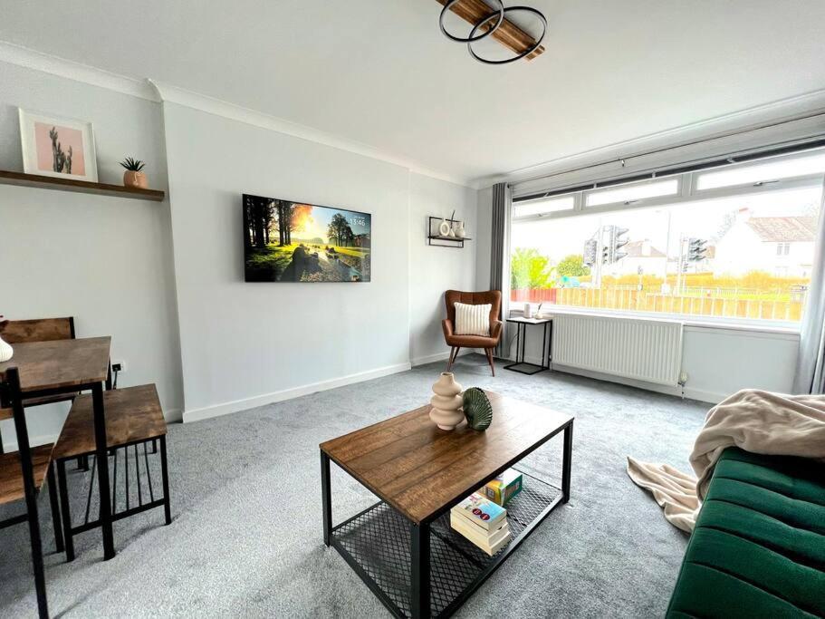 Quirky, Family Home In Glasgow Cardonald 외부 사진